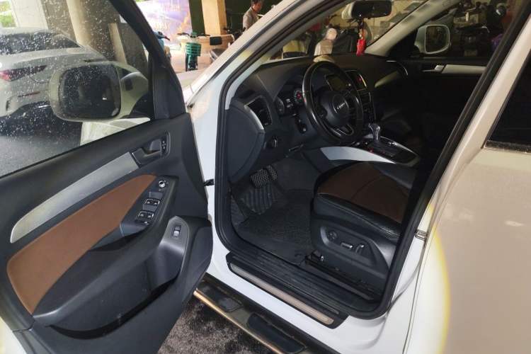 Used Audi Q5 2016 40 TFSI Technology Edition Driver Seat