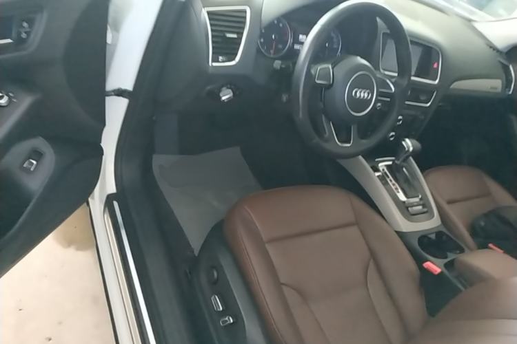Used Audi Q5 2016 40 TFSI Trendy Edition Driver Seat