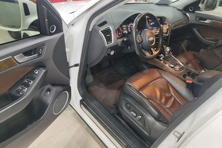 Used Audi Q5 2016 40 TFSI Comfort Model Driver Seat