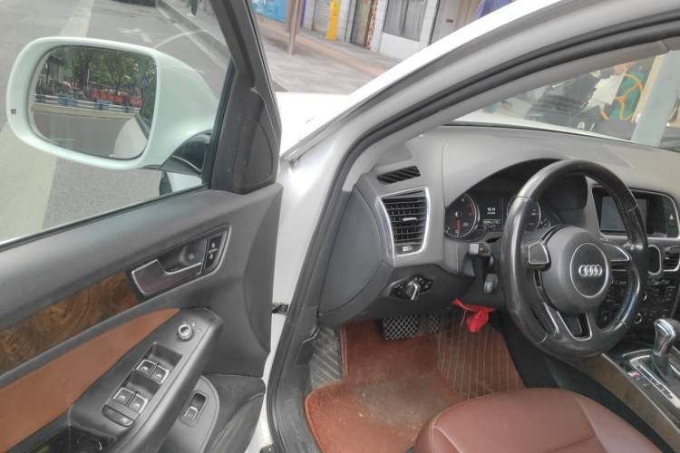 Used Audi Q5 2016 40 TFSI Trendy Edition Driver Seat