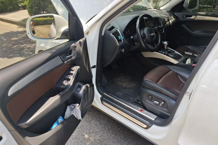 Used Audi Q5 2016 40 TFSI Technology Edition Driver Seat