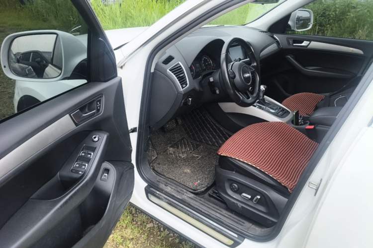 Used Audi Q5 2016 40 TFSI Trendy Edition Driver Seat
