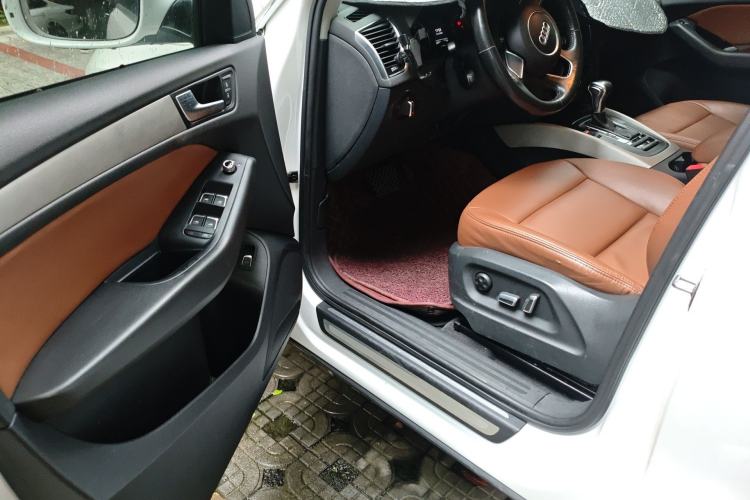 Used Audi Q5 2016 40 TFSI Trendy Edition Driver Seat