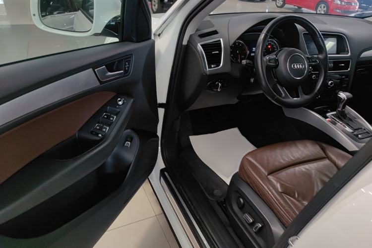 Used Audi Q5 2016 40 TFSI Technology Edition Driver Seat