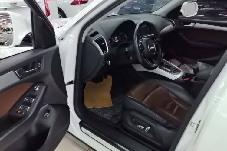 Used Audi Q5 2016 40 TFSI Technology Edition Driver Seat