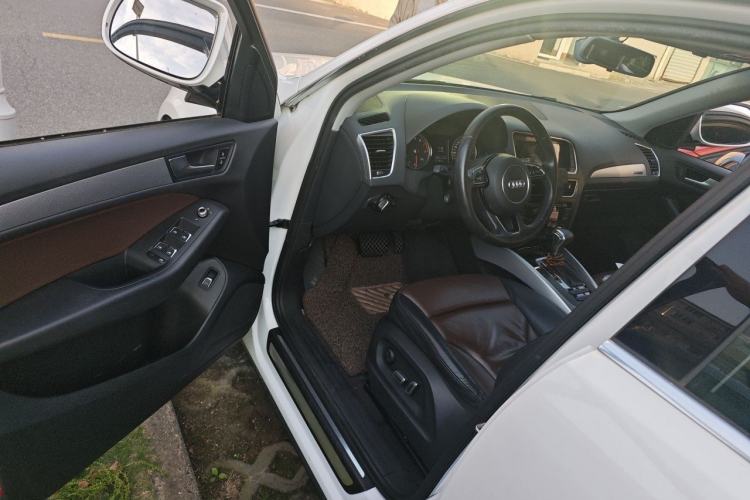 Used Audi Q5 2016 40 TFSI Technology Edition Driver Seat