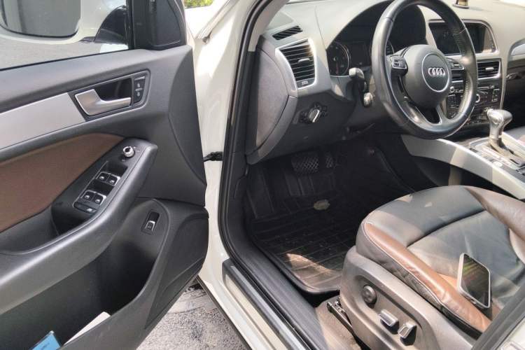 Used Audi Q5 2016 40 TFSI Technology Edition Driver Seat