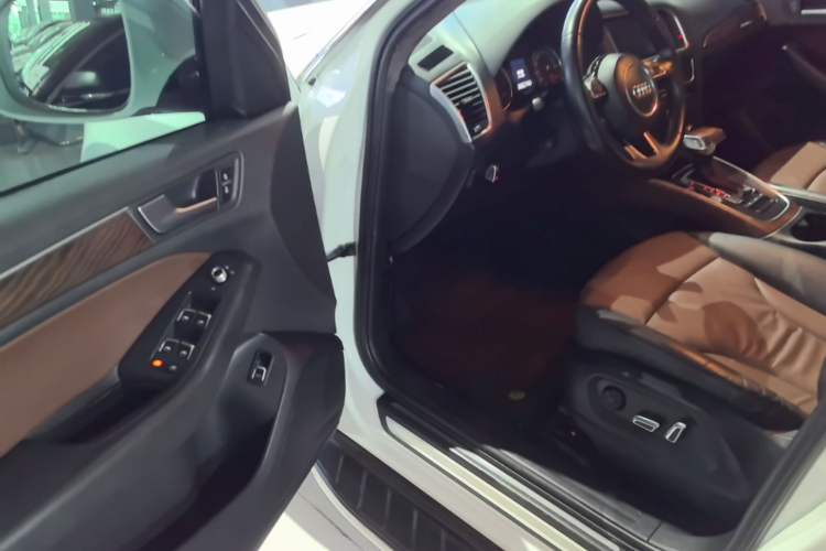 Used Audi Q5 2016 40 TFSI Technology Edition Driver Seat