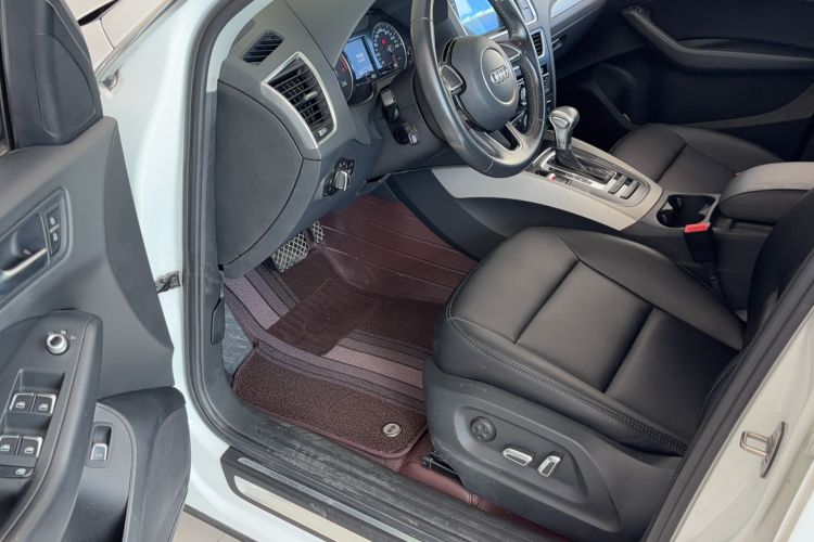 Used Audi Q5 2016 40 TFSI Trendy Edition Driver Seat