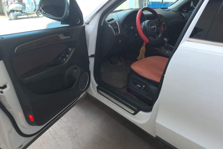 Used Audi Q5 2016 40 TFSI Comfort Model Driver Seat