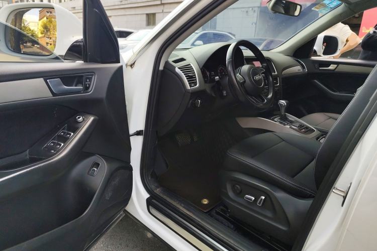 Used Audi Q5 2016 40 TFSI Trendy Edition Driver Seat