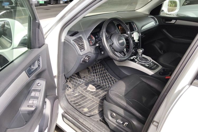 Used Audi Q5 2016 40 TFSI Trendy Edition Driver Seat