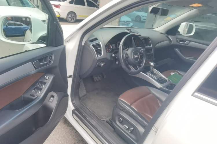 Used Audi Q5 2016 40 TFSI Technology Edition Driver Seat