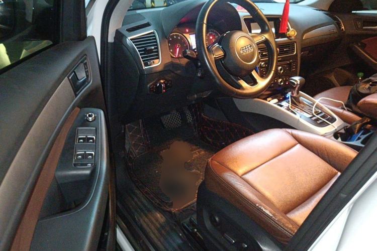 Used Audi Q5 2016 40 TFSI Trendy Edition Driver Seat