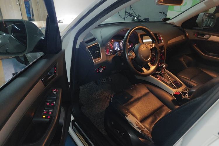 Used Audi Q5 2016 40 TFSI Trendy Edition Driver Seat