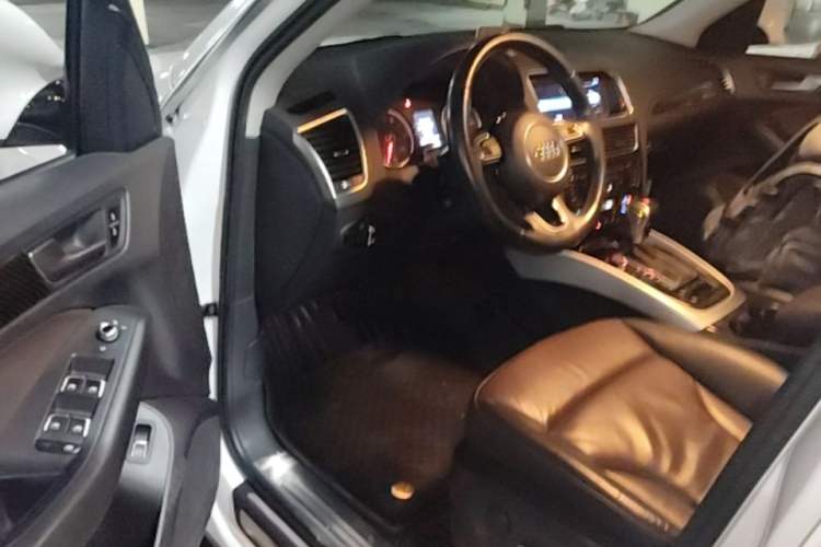 Used Audi Q5 2016 40 TFSI Technology Edition Driver Seat