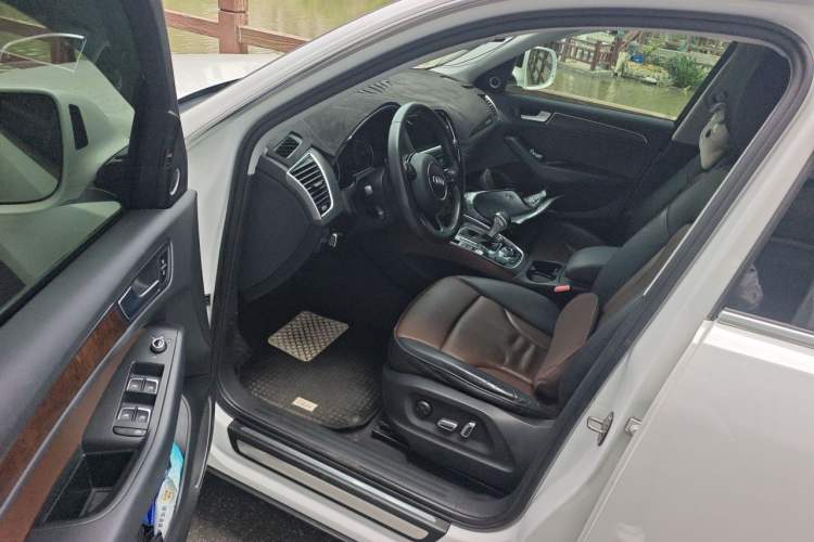 Used Audi Q5 2016 40 TFSI Technology Edition Driver Seat