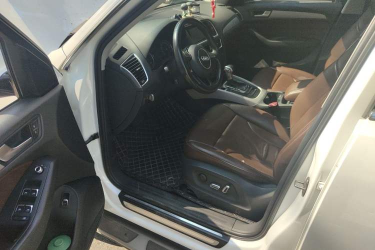 Used Audi Q5 2016 40 TFSI Trendy Edition Driver Seat