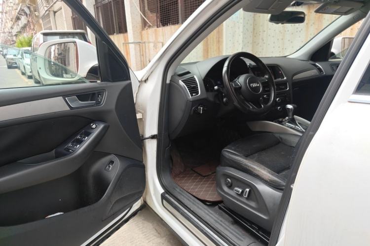 Used Audi Q5 2016 40 TFSI Trendy Edition Driver Seat