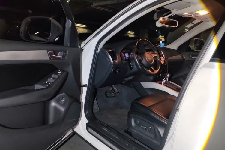 Used Audi Q5 2016 40 TFSI Trendy Edition Driver Seat
