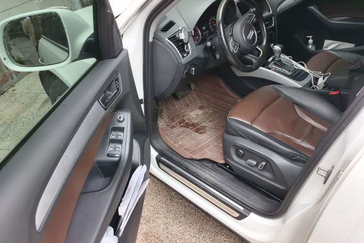 Used Audi Q5 2016 40 TFSI Technology Edition Driver Seat