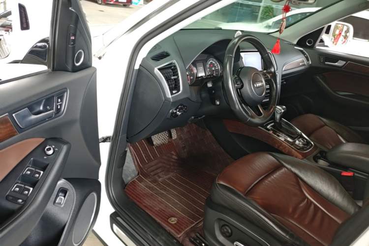 Used Audi Q5 2016 40 TFSI Comfort Model Driver Seat