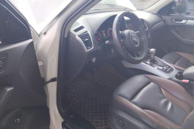 Used Audi Q5 2016 40 TFSI Technology Edition Driver Seat