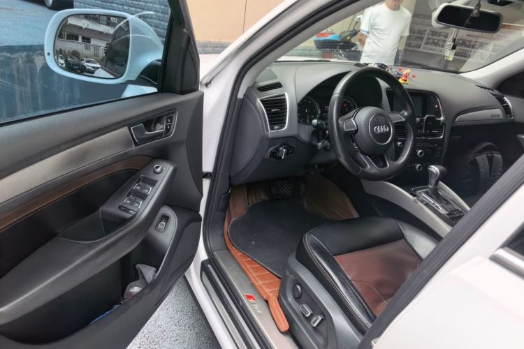 Used Audi Q5 2016 40 TFSI Trendy Edition Driver Seat