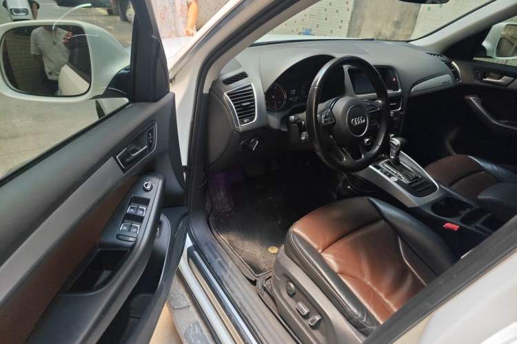 Used Audi Q5 2016 40 TFSI Technology Edition Driver Seat