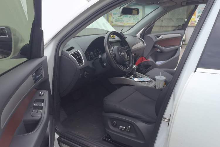 Used Audi Q5 2016 40 TFSI Trendy Edition Driver Seat