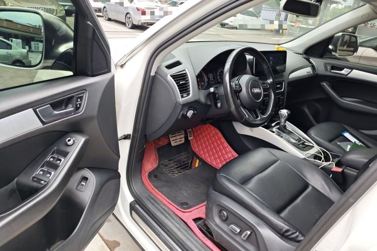 Used Audi Q5 2016 40 TFSI Trendy Edition Driver Seat
