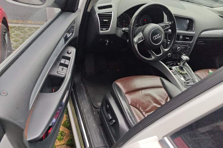 Used Audi Q5 2016 40 TFSI Technology Edition Driver Seat
