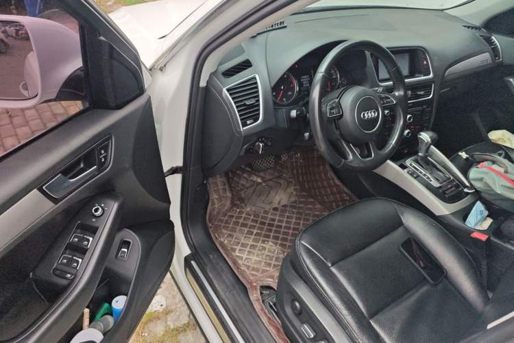 Used Audi Q5 2016 40 TFSI Trendy Edition Driver Seat