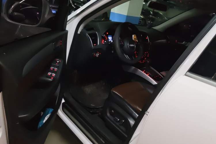Used Audi Q5 2016 40 TFSI Technology Edition Driver Seat