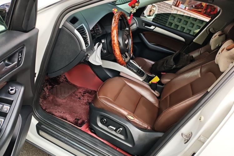 Used Audi Q5 2016 40 TFSI Trendy Edition Driver Seat