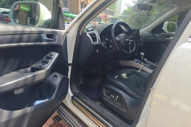 Used Audi Q5 2016 40 TFSI Trendy Edition Driver Seat