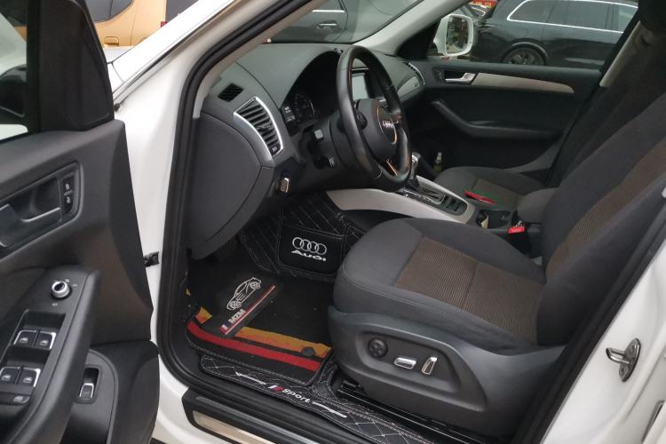 Used Audi Q5 2016 40 TFSI Technology Edition Driver Seat