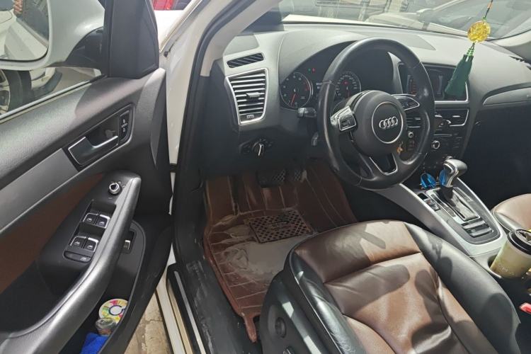Used Audi Q5 2016 40 TFSI Technology Edition Driver Seat