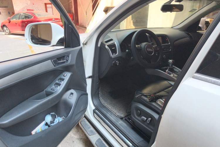 Used Audi Q5 2016 40 TFSI Technology Edition Driver Seat