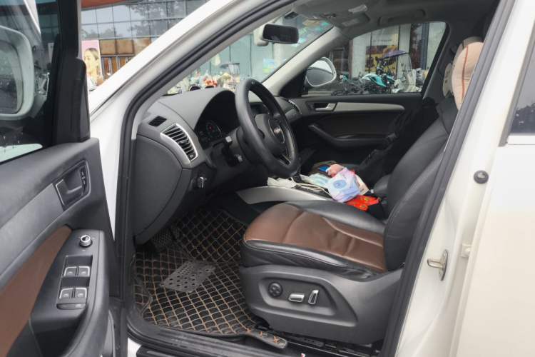 Used Audi Q5 2016 40 TFSI Technology Edition Driver Seat
