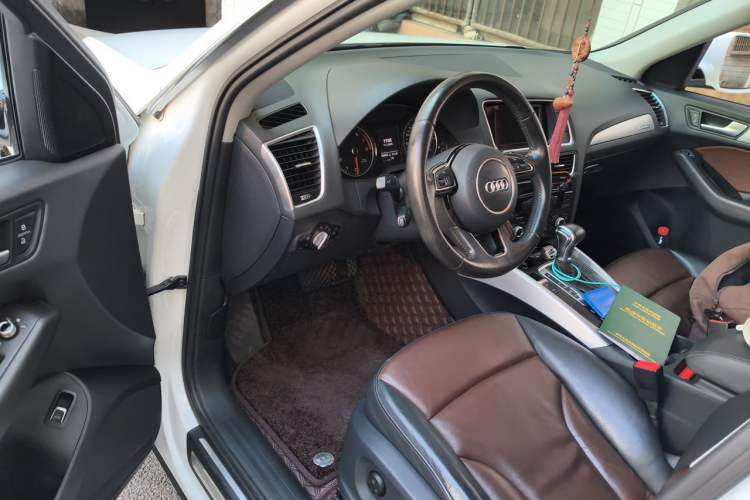 Used Audi Q5 2016 40 TFSI Technology Edition Driver Seat