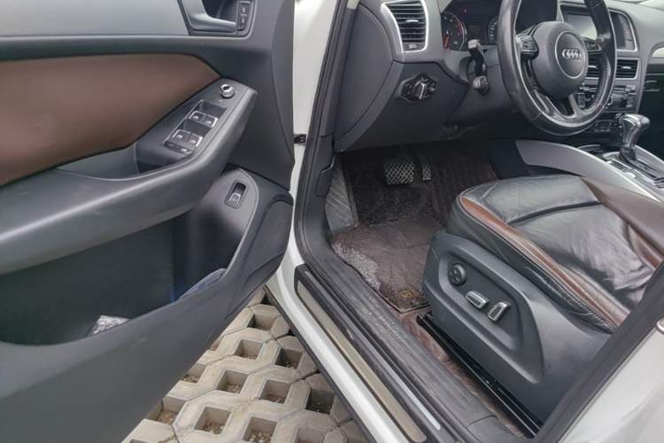 Used Audi Q5 2016 40 TFSI Technology Edition Driver Seat