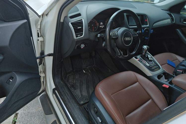 Used Audi Q5 2016 40 TFSI Trendy Edition Driver Seat
