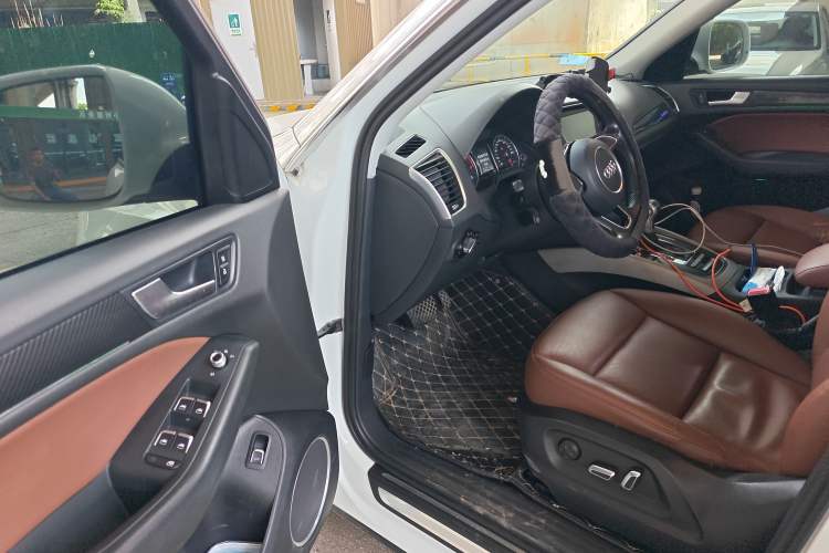 Used Audi Q5 2016 40 TFSI Trendy Edition Driver Seat