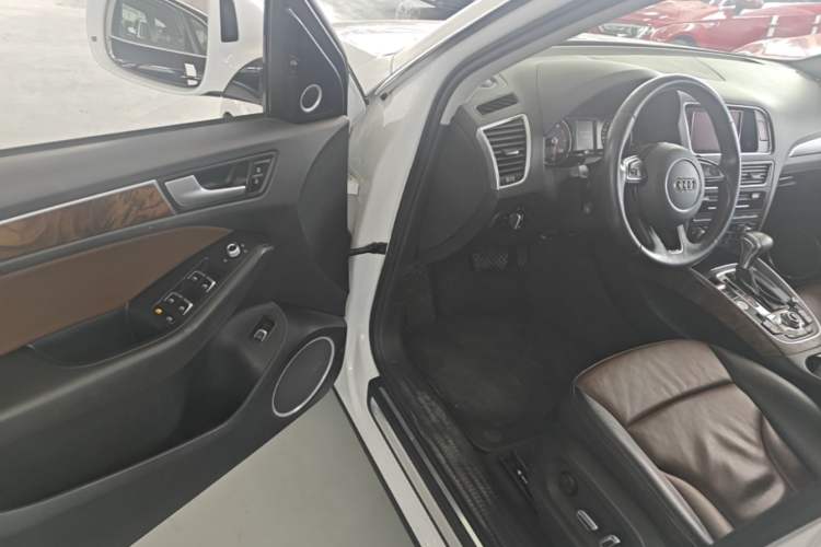 Used Audi Q5 2016 40 TFSI Comfort Model Driver Seat