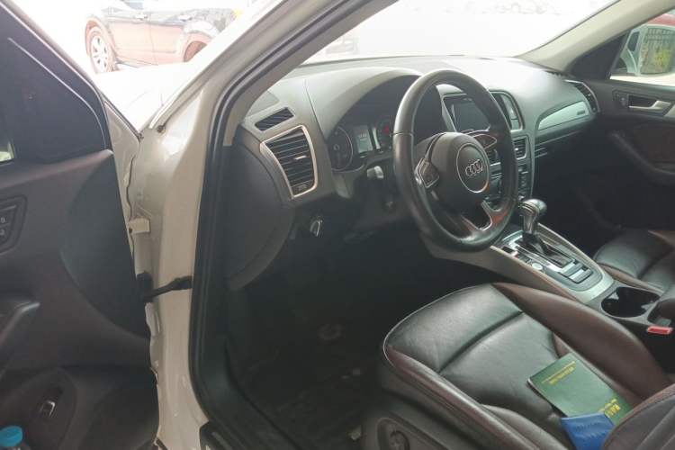 Used Audi Q5 2016 40 TFSI Comfort Model Driver Seat