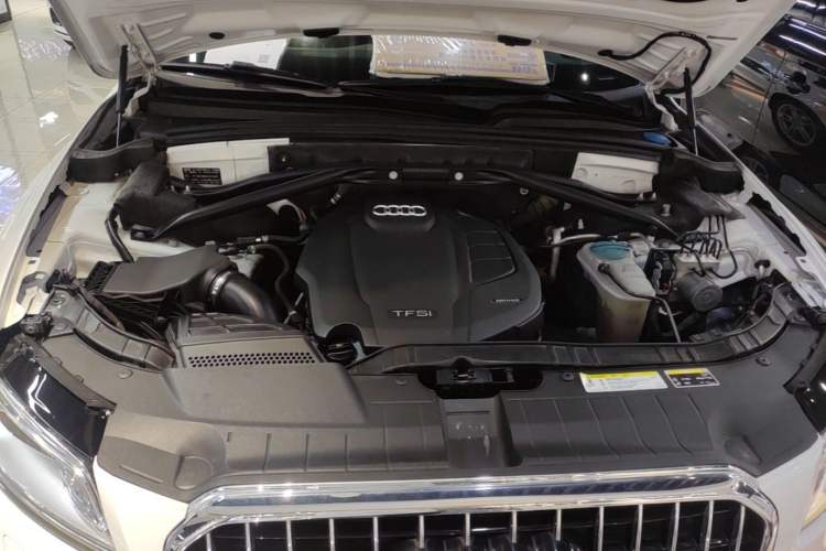Used Audi Q5 2016 40 TFSI Technology Edition Engine Bay