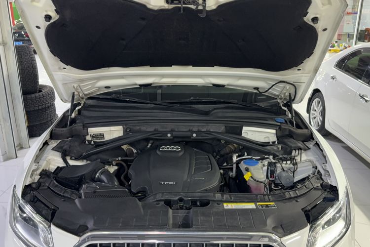 Used Audi Q5 2016 40 TFSI Technology Edition Engine Bay
