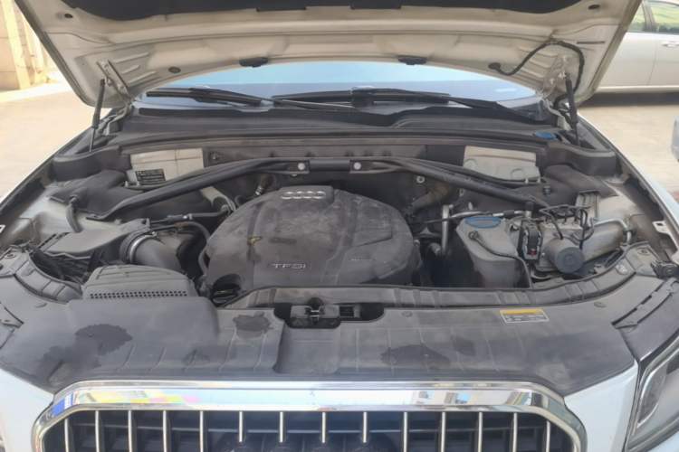 Used Audi Q5 2016 40 TFSI Technology Edition Engine Bay