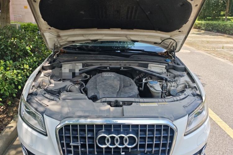Used Audi Q5 2016 40 TFSI Technology Edition Engine Bay